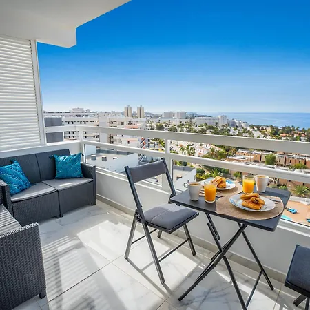 Modern Blue Sky * 플라야데라스아메리카스